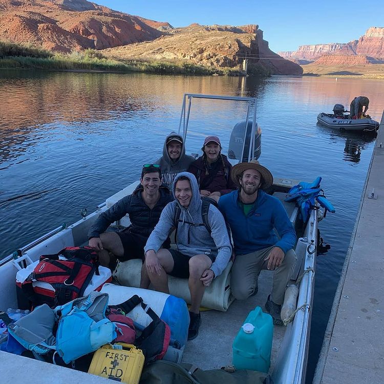 boat tour arund horseshoe bend